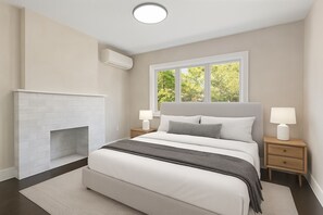 Room - Spacious Family Loft with Dining, Game Room, Near NYC, Sleeps 14 (Leonia)