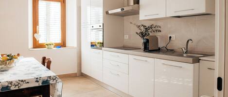 Comfort-Apartment, Stadtblick | Eigene Küche