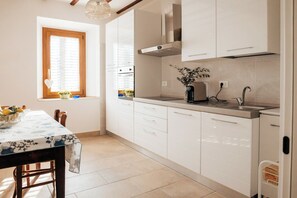 Comfort Apartment, City View | Private kitchen | Espresso maker, coffee/tea maker, electric kettle, coffee grinder - Casa Due Marie (Marano sul Panaro)