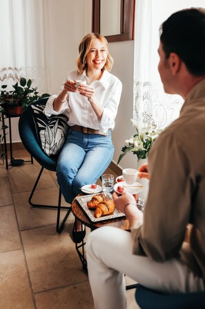 Comfort-huoneisto, kaupunkinäköala | Ylelliset vuodevaatteet, untuvapeitot, pillowtop-patjalliset sängyt