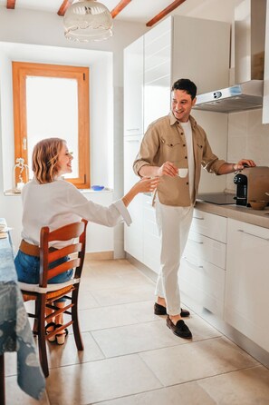 شقة مريحة - منظر للمدينة | مطبخ خاص | ماكينة لصنع الإسبريسو، ماكينة لصنع القهوة/الشاي، غلّاية كهربائية