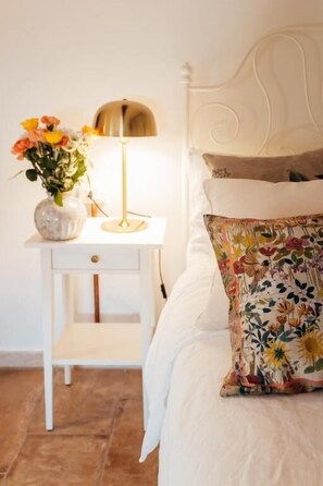 أغطية فراش متميزة وألحفة محشوة بالريش وأسرّة بطبقة علوية مريحة