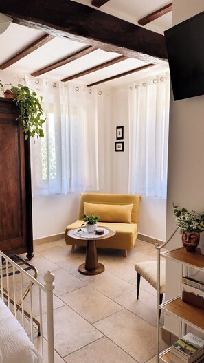 أغطية فراش متميزة وألحفة محشوة بالريش وأسرّة بطبقة علوية مريحة