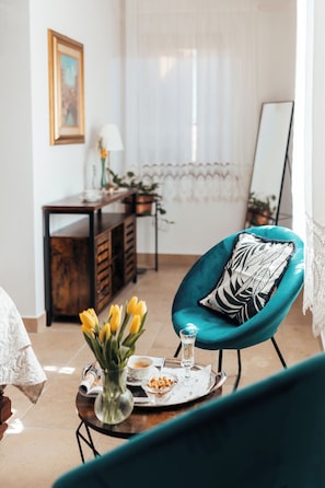 أغطية فراش متميزة وألحفة محشوة بالريش وأسرّة بطبقة علوية مريحة