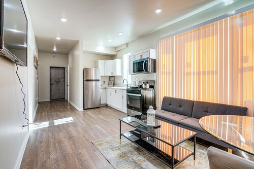 Extended Stays Welcome - Close to Univ. of Chicago