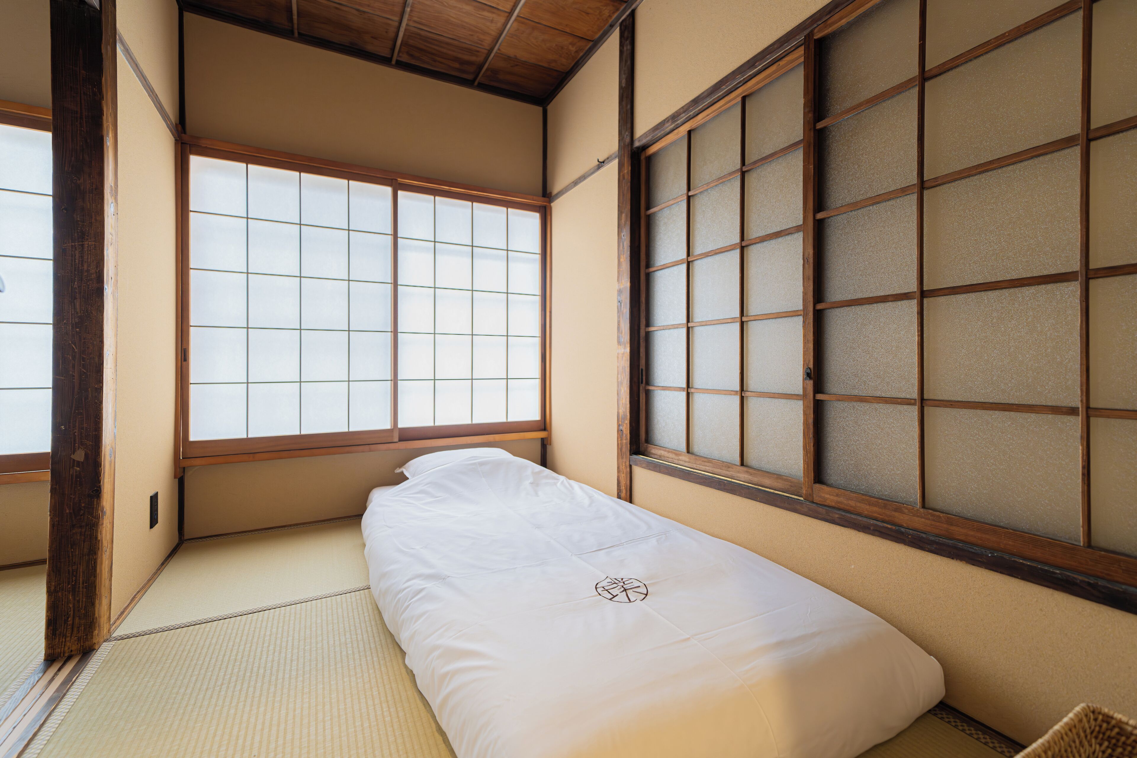 3 bedrooms, in-room safe, WiFi (free)