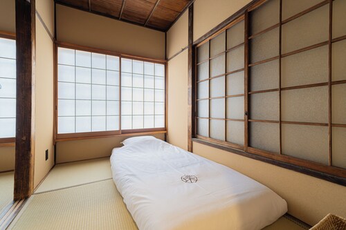 Haku Yuukyu-no-Ten Japanese Style Residence/ Rarely available due to Tokyo's cold winters/ Rarely available due to Tokyo's cold winters/ In the heart of Shinjuku/ 4 minute walk from East Shinjuku Station/ Max 7 people/ Newly renovated/ Family friendly