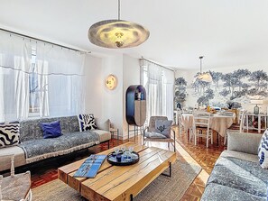 Fernseher, Kamin