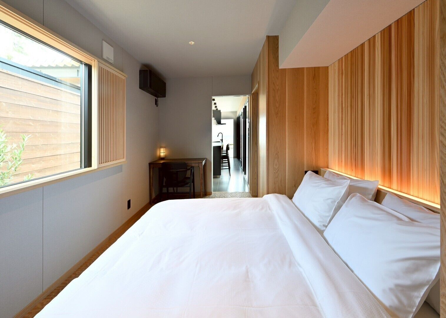 奢华别墅, 无烟房, 海洋景观 | 客房内保险箱、办公桌、笔记本电脑工作区、遮光窗帘