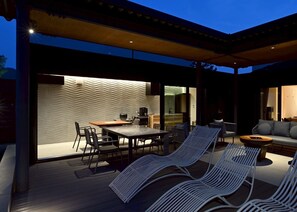 Luksushuvila, tupakointi kielletty, valtamerinäköala | Terassi/patio