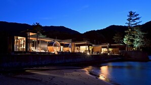 A modern house with large windows, a pool, and a view of the mountains. - SIOKUMIHAMA  Sea  Side  Villa  HAMATSUZURI (Miyazu)