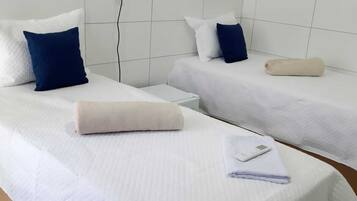 Quarto duplo standard | Wi-Fi de cortesia, roupa de cama