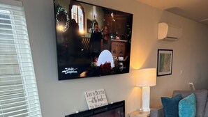 TV, fireplace - Hill top Oceanside Escape--30+days minimum! (Tillamook)