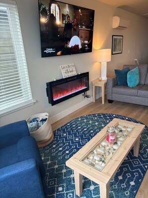 TV, fireplace - Hill top Oceanside Escape--30+days minimum! (Tillamook)