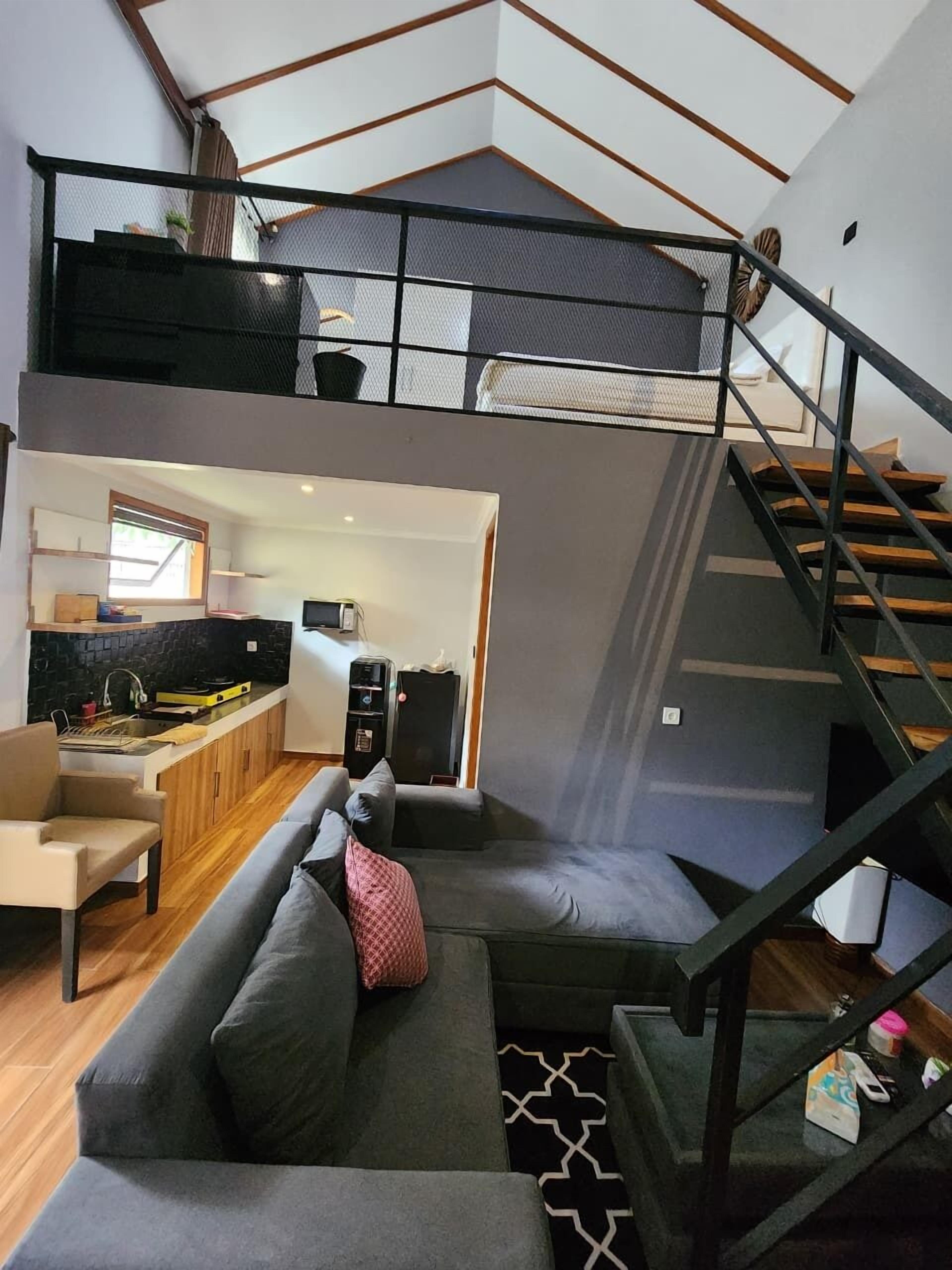 Desk, laptop workspace, iron/ironing board, free WiFi