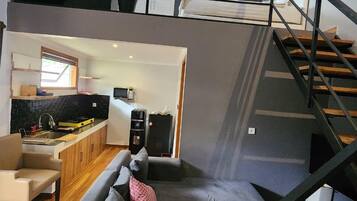 Deluxe Duplex, Garden View | Desk, laptop workspace, iron/ironing board, free WiFi