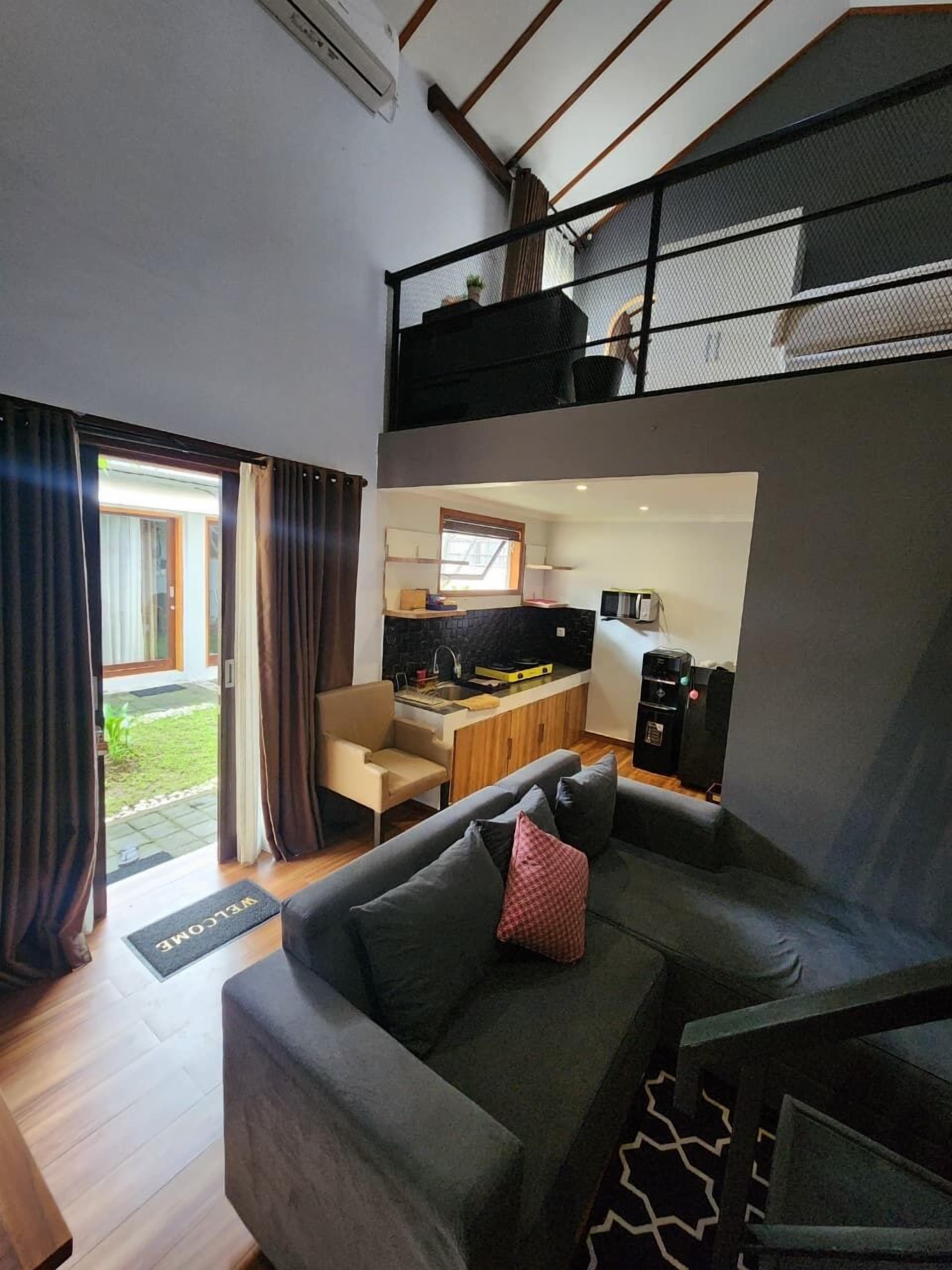 Dupleks Deluks, pemandangan kebun | Meja kerja, ruang kerja ramah laptop, dan setrika/meja setrika