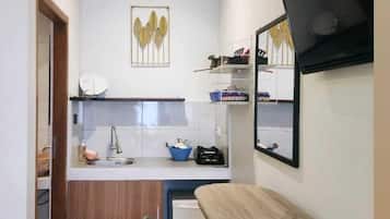 Deluxe Studio, Garden View | Living area