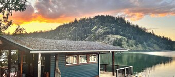 Cornet Bay Sanctuary: A Waterfront Retreat for Rest and Renewal