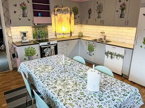 Fridge, microwave, oven, cookware/dishes/utensils