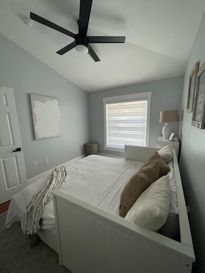 3 bedrooms, iron/ironing board, WiFi, bed sheets