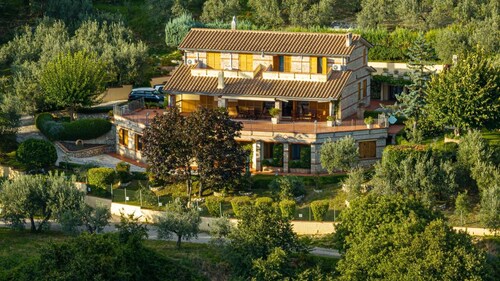Vintage charm and views of the Valnerina Valley