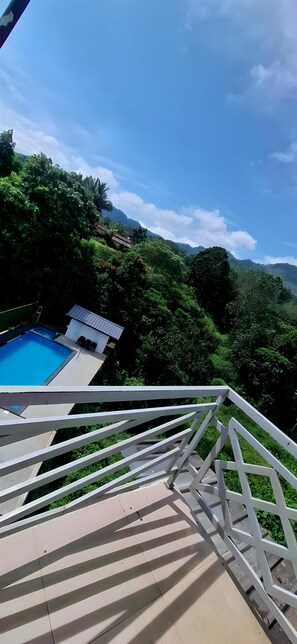 حمّام سباحة خارجي