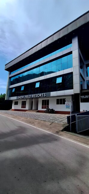 المنشأة من الخارج