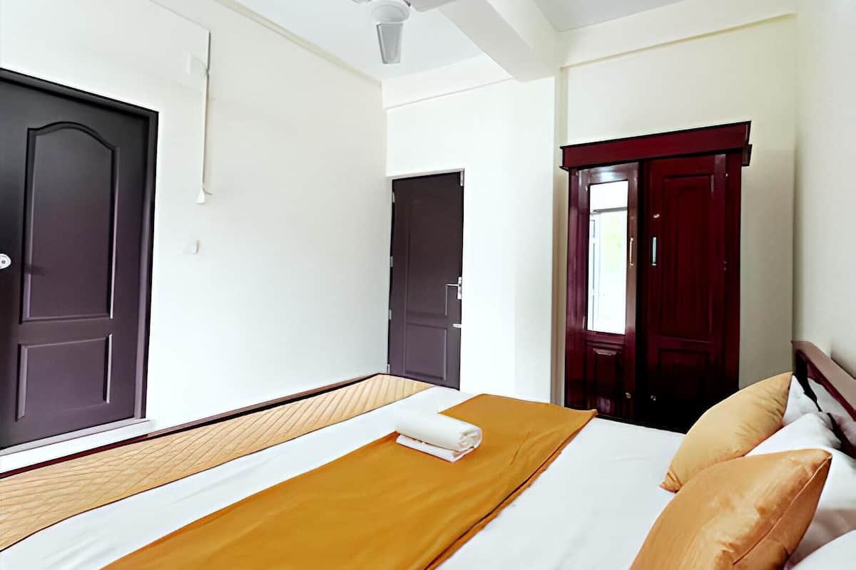 Espaço de trabalho para notebook, Wi-Fi de cortesia, roupa de cama