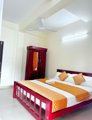Laptop workspace, free WiFi, bed sheets - Skybz - Mankulam (Mankulam)