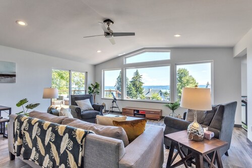 Charming Greenbank 3-BR, 5 Beds, Ocean & Mountain Views with AC, WiFi, Hot Tub