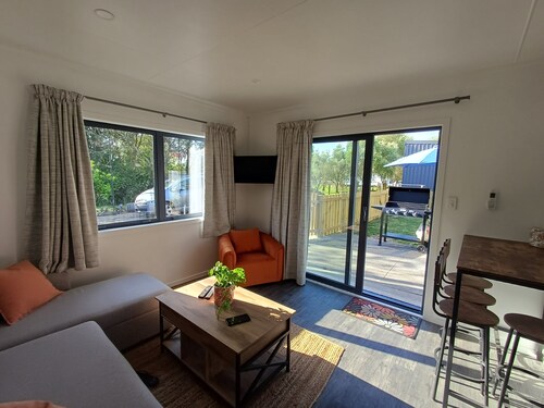 Nelson Road AirBnB - last house on the edge of town, 5 mins from the city centre