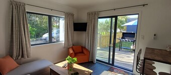 Nelson Road AirBnB - last house on the edge of town, 5 mins from the city centre