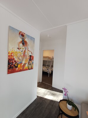 Desk, iron/ironing board, travel cot, free WiFi - Nelson Road AirBnB - last house on the edge of town, 5 mins from the city centre (Gisborne)