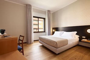 Superior Room | Minibar, in-room safe, desk, laptop workspace - Antum Hotel (Benevento)
