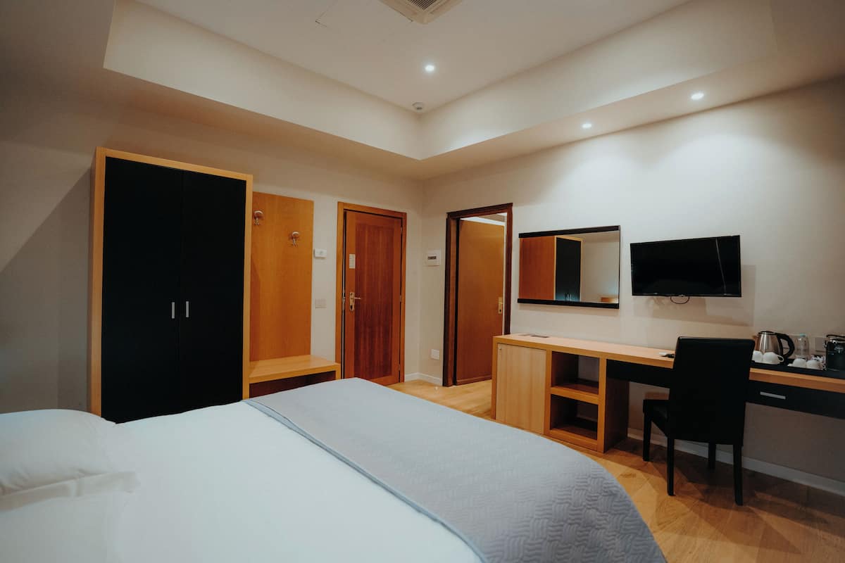 In-room safe, desk, laptop workspace, free WiFi