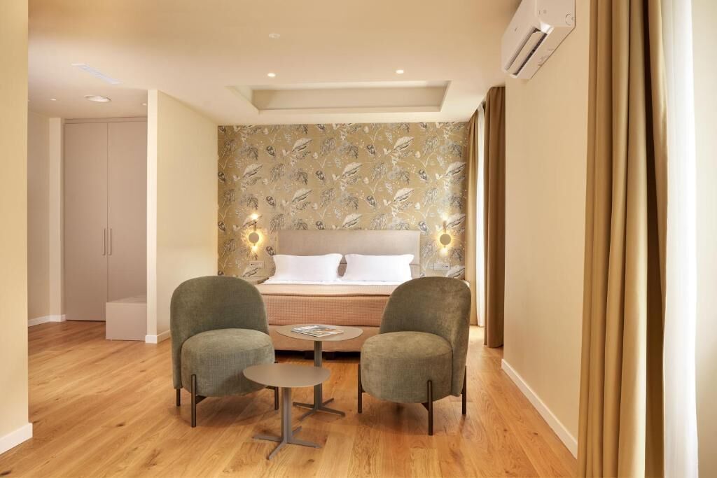 In-room safe, desk, laptop workspace, free WiFi