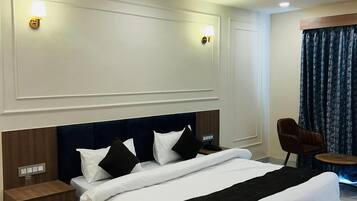 Desk, laptop workspace, free WiFi