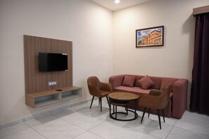 Superior Room, Garden View | Desk, laptop workspace, free WiFi - Hotel Florian (Jaipur)