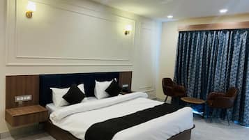 Desk, laptop workspace, free WiFi