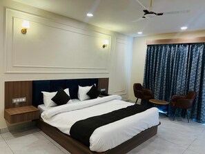 Desk, laptop workspace, free WiFi - Hotel Florian (Jaipur)