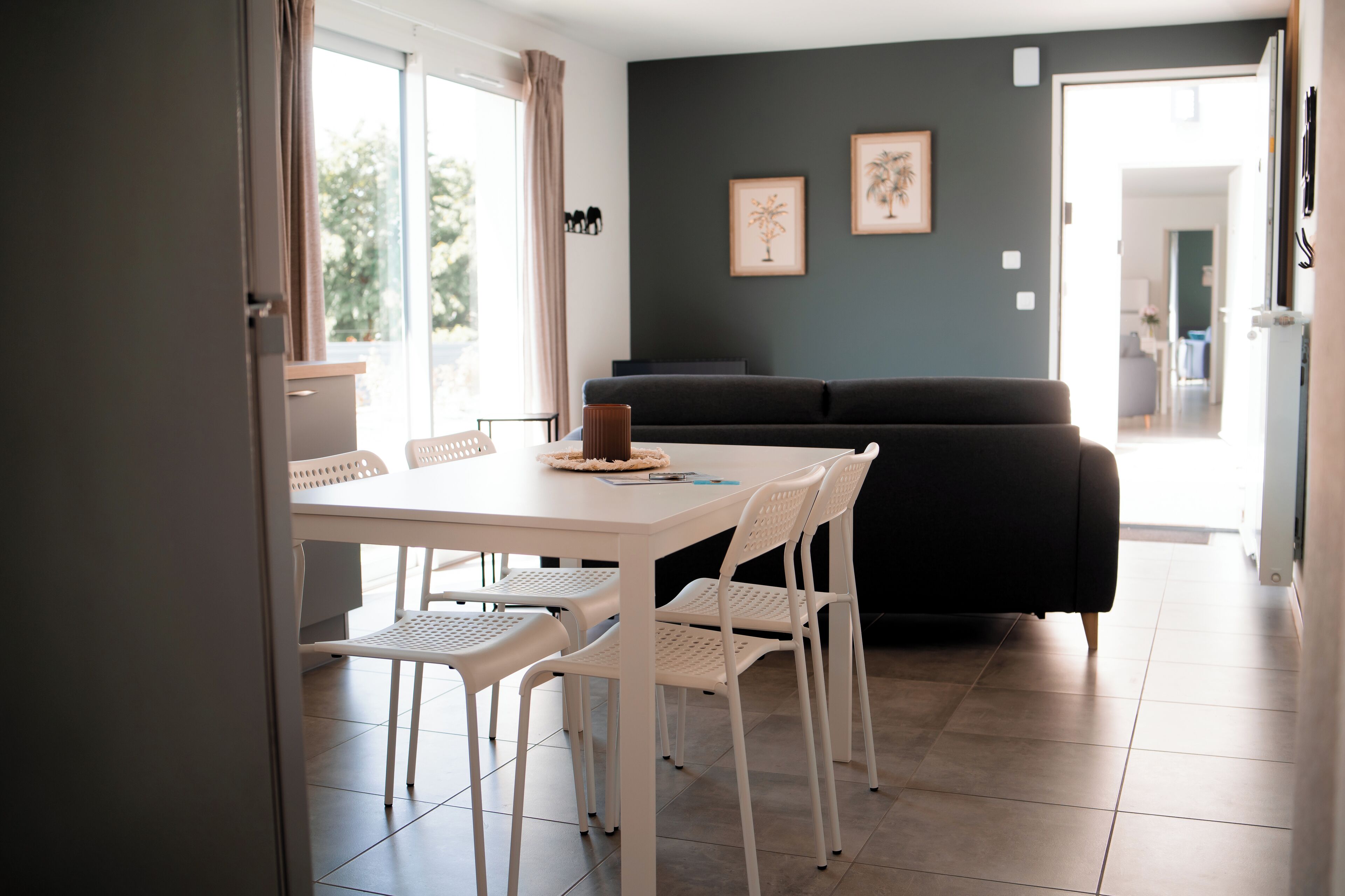 Family Apartment, 2 Bedrooms, Courtyard View | In-room dining