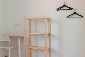 Appartement Confort, 2 chambres, vue cour intérieure | Rideaux occultants, chambres insonorisées, fer et planche à repasser