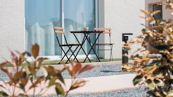 LÀgenhet Classic - 1 sovrum - utsikt mot innergÄrden | Terrass/Patio