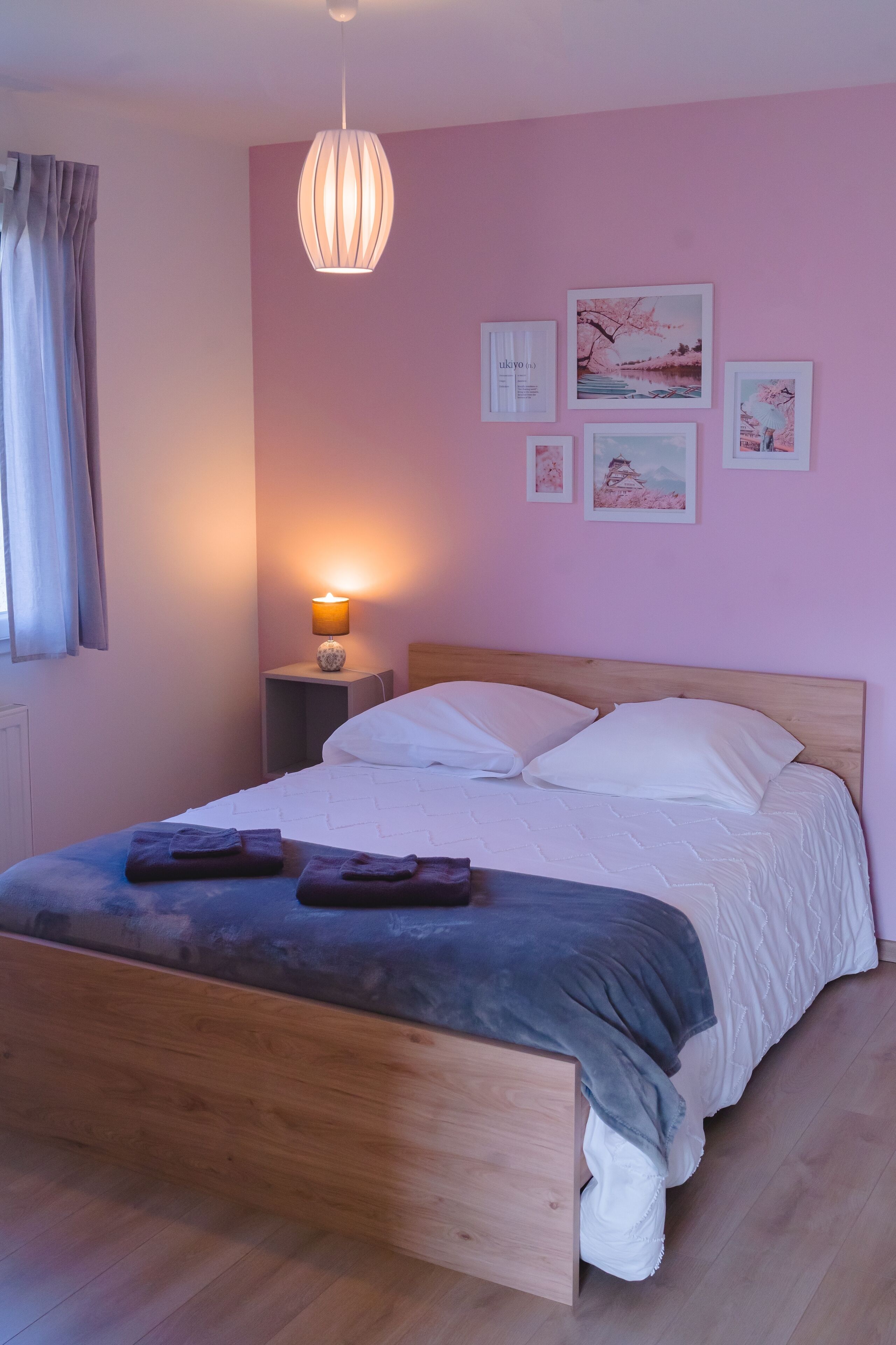 ستائر تعتيم وتجهيزات عازلة للصوت ومكواة/لوح كي وواي فاي مجانًا