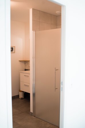 Klassiek appartement, 1 slaapkamer, uitzicht op de binnenplaats | Badkamer