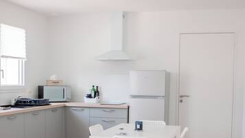 Apartemen Comfort, 2 kamar tidur, pemandangan halaman | Dapur pribadi