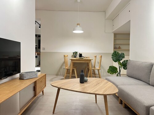 Roosevelt 176 - Cozy 2-Bedroom Apartment Walkup Bldg