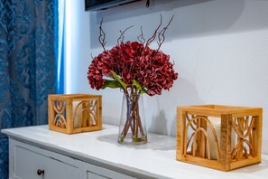 Interior - Palmer Suite 101, Hyland Hotel (Palmer)