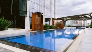 Pool - Stylish Arts Apt | Lift | Gym | Sauna (Southbank)